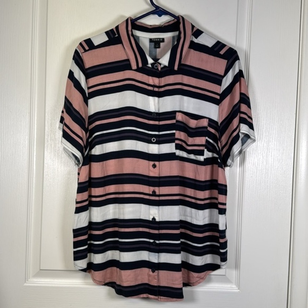 Torrid Button Down Pocket Blouse Size 1/1X EUC #1580